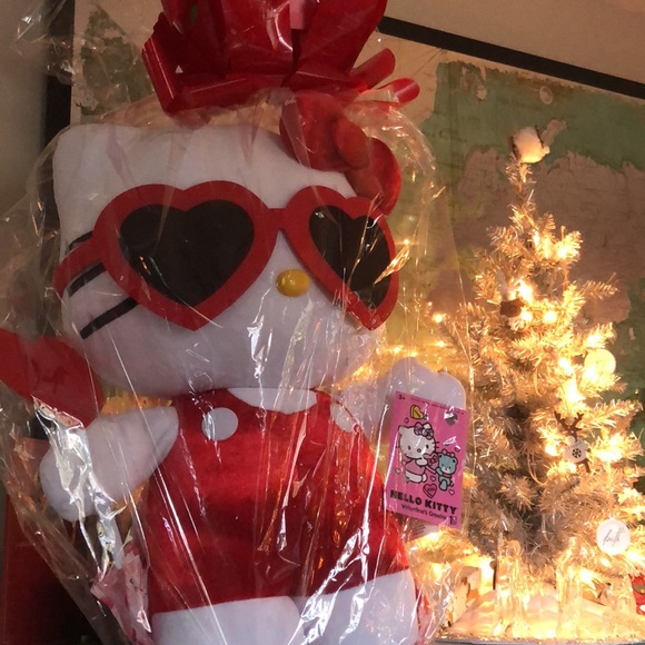 HUGE HELLO KITTY - Picture 8 of 9